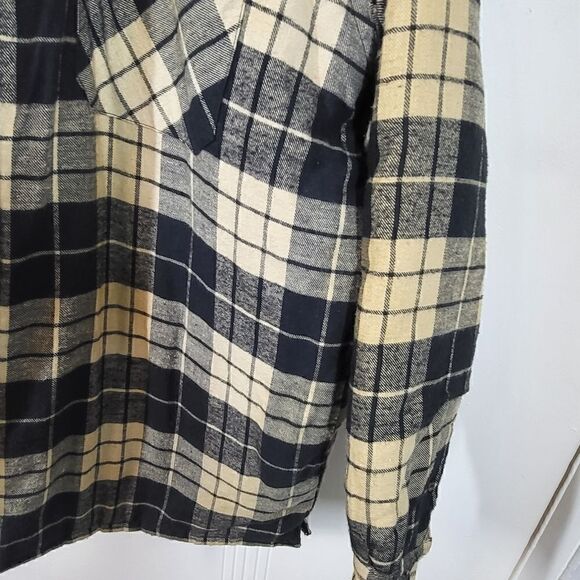 Lake N Trail Men's Tan & Black Plaid Shacket - Picture 9 of 12